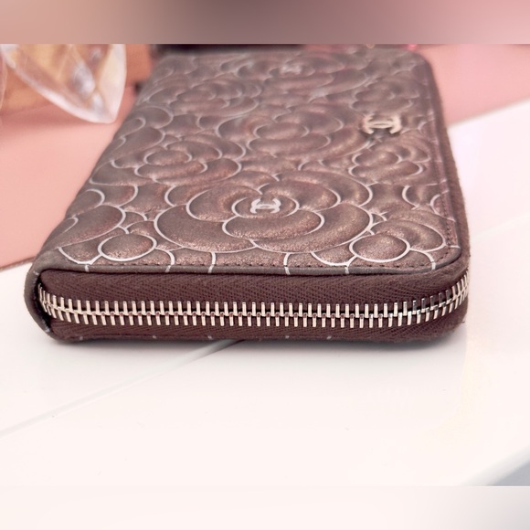 RARE Chanel Camellia Flower Long Zippy Wallet Metallic Silver - Picture 6 of 15